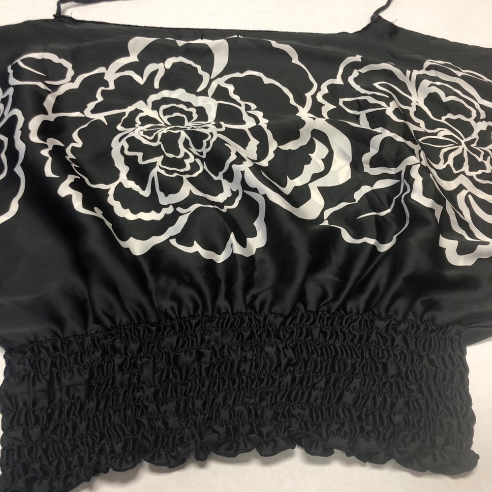 Body Central Flower Black & White Top
